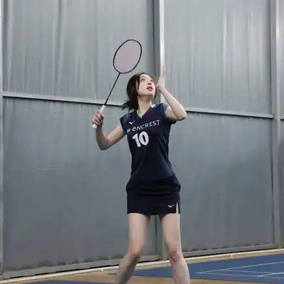 何玲
